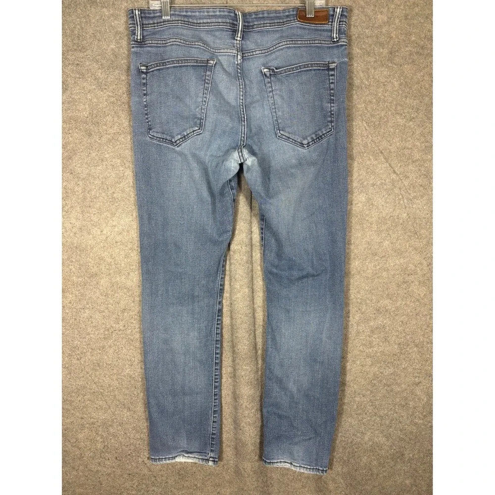 DKNY Avenue B Slim Straight Jeans Mens 36x32 Medium Wash Blue Denim Stretch